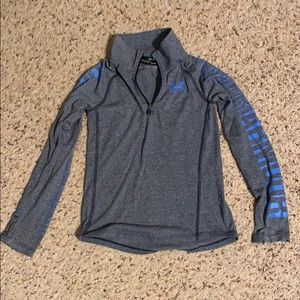 Boys Size Small Under Armour Long Sleeve Shirt